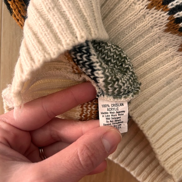 Vintage 100% acrylic Burlington women’s sweater size small geometric Aztec - Picture 3 of 4